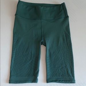 Lululemons biker shorts